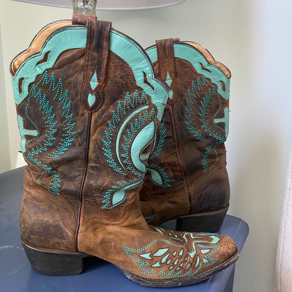 Women’s J.B Dillon cowgirl boots w teal accent